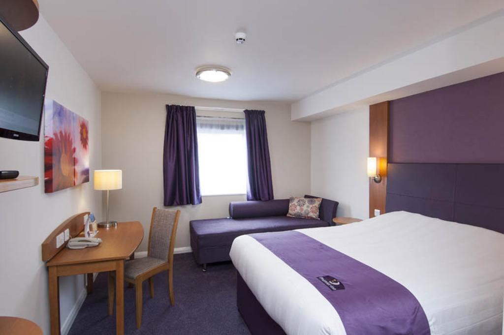 Premier Inn Inverness Centre - River Ness Kamer foto
