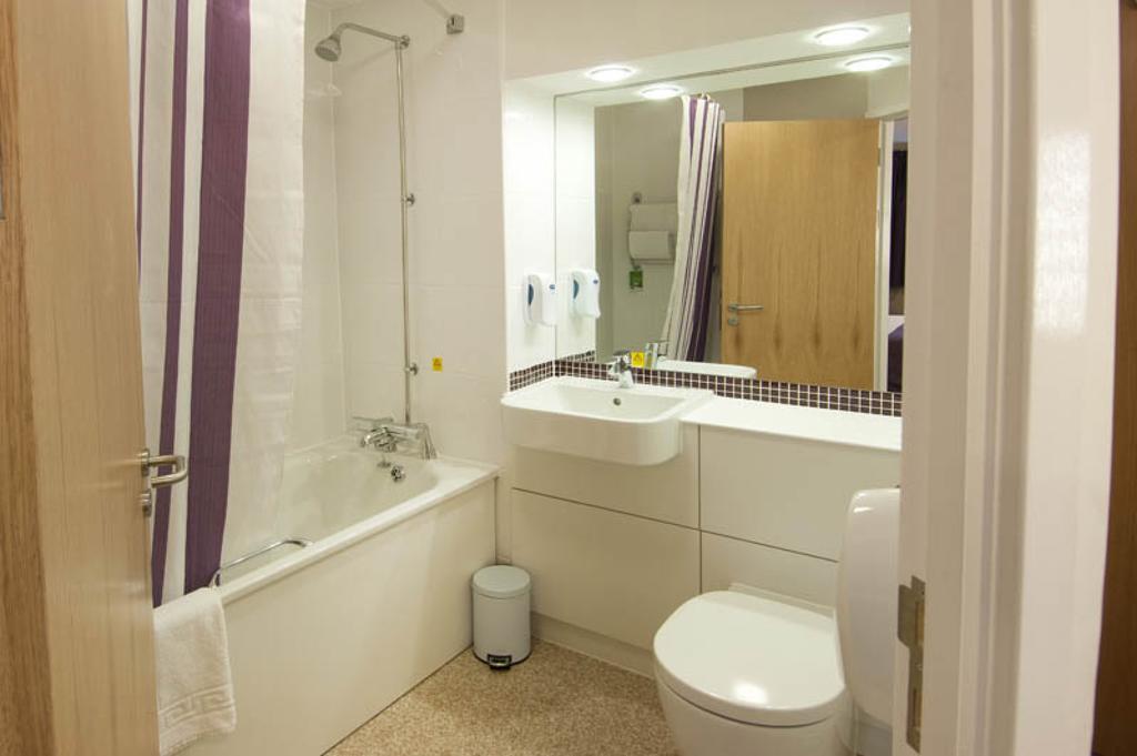 Premier Inn Inverness Centre - River Ness Kamer foto