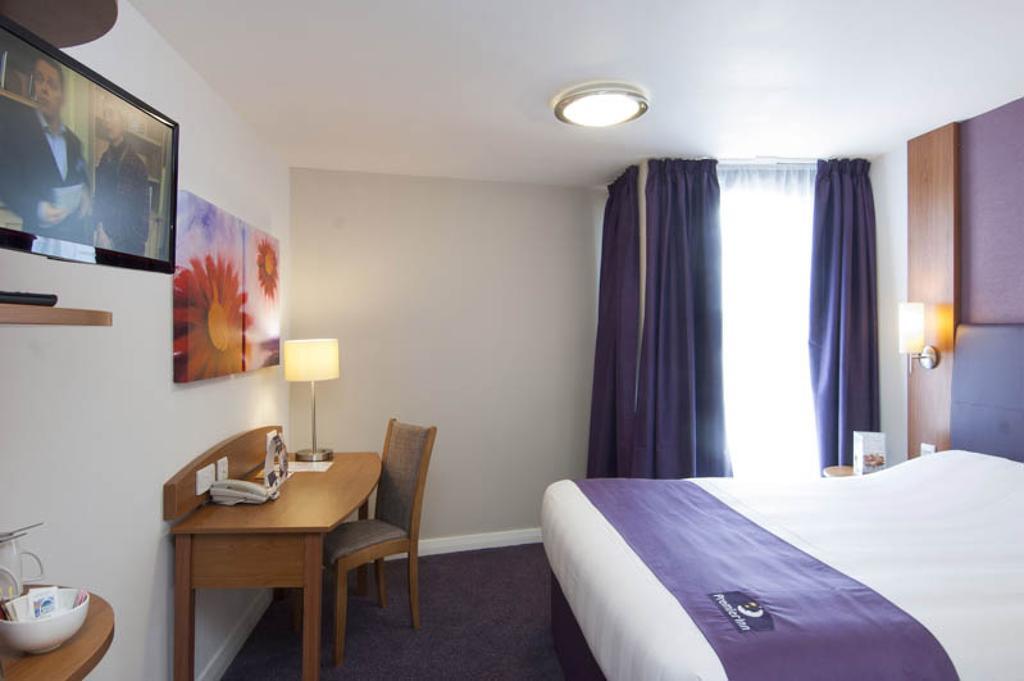 Premier Inn Inverness Centre - River Ness Kamer foto