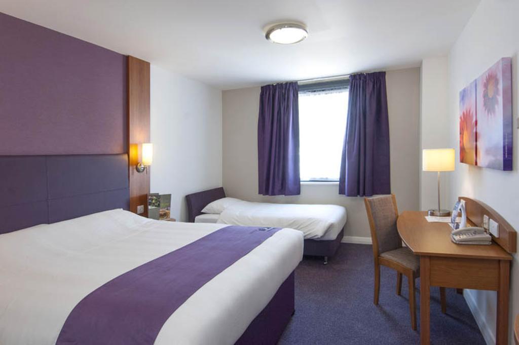 Premier Inn Inverness Centre - River Ness Kamer foto