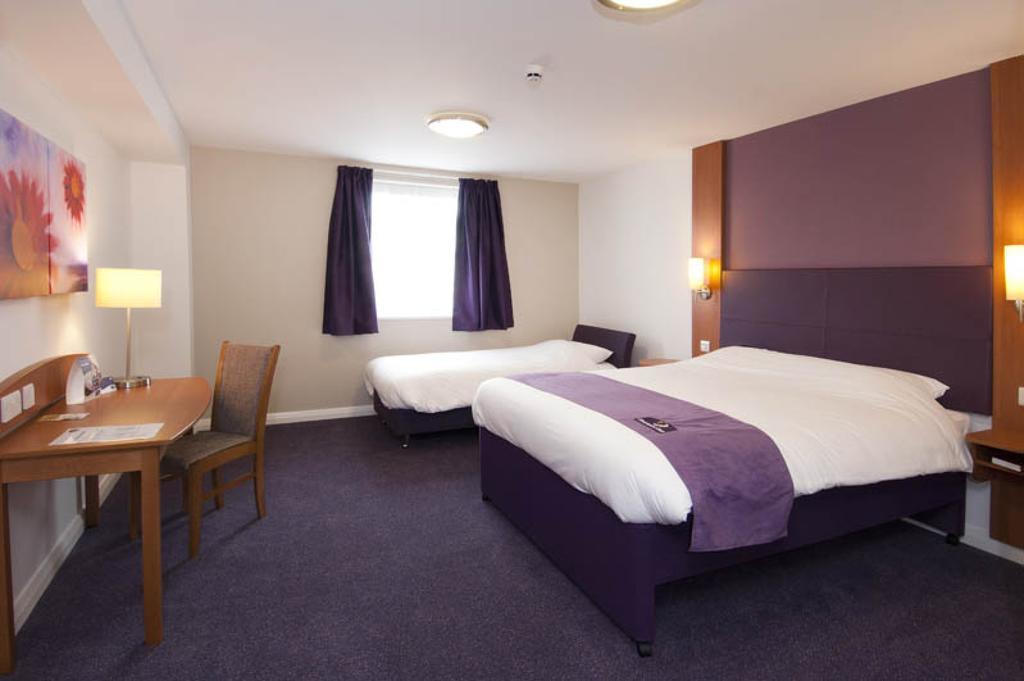 Premier Inn Inverness Centre - River Ness Kamer foto