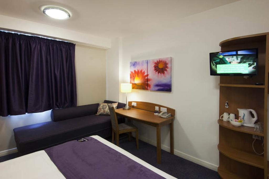 Premier Inn Inverness Centre - River Ness Kamer foto