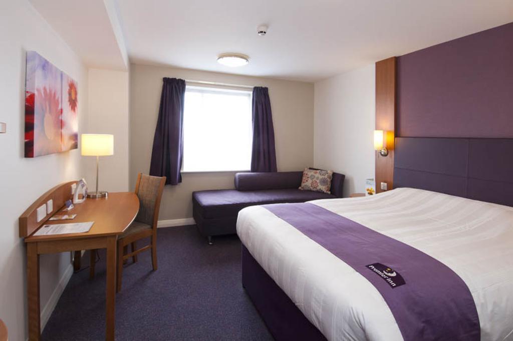 Premier Inn Inverness Centre - River Ness Buitenkant foto