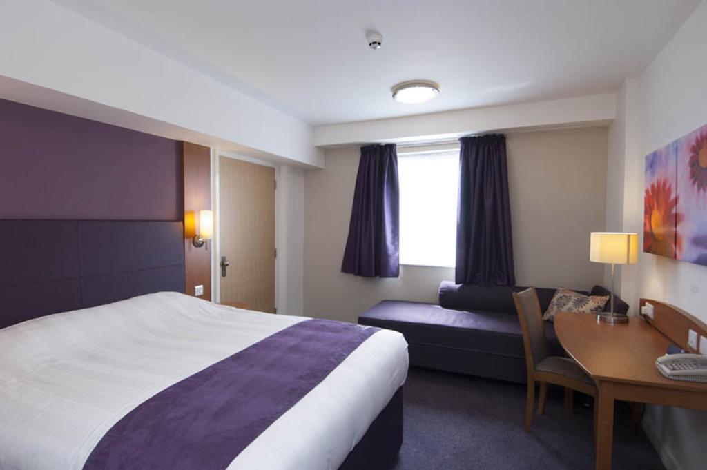 Premier Inn Inverness Centre - River Ness Buitenkant foto
