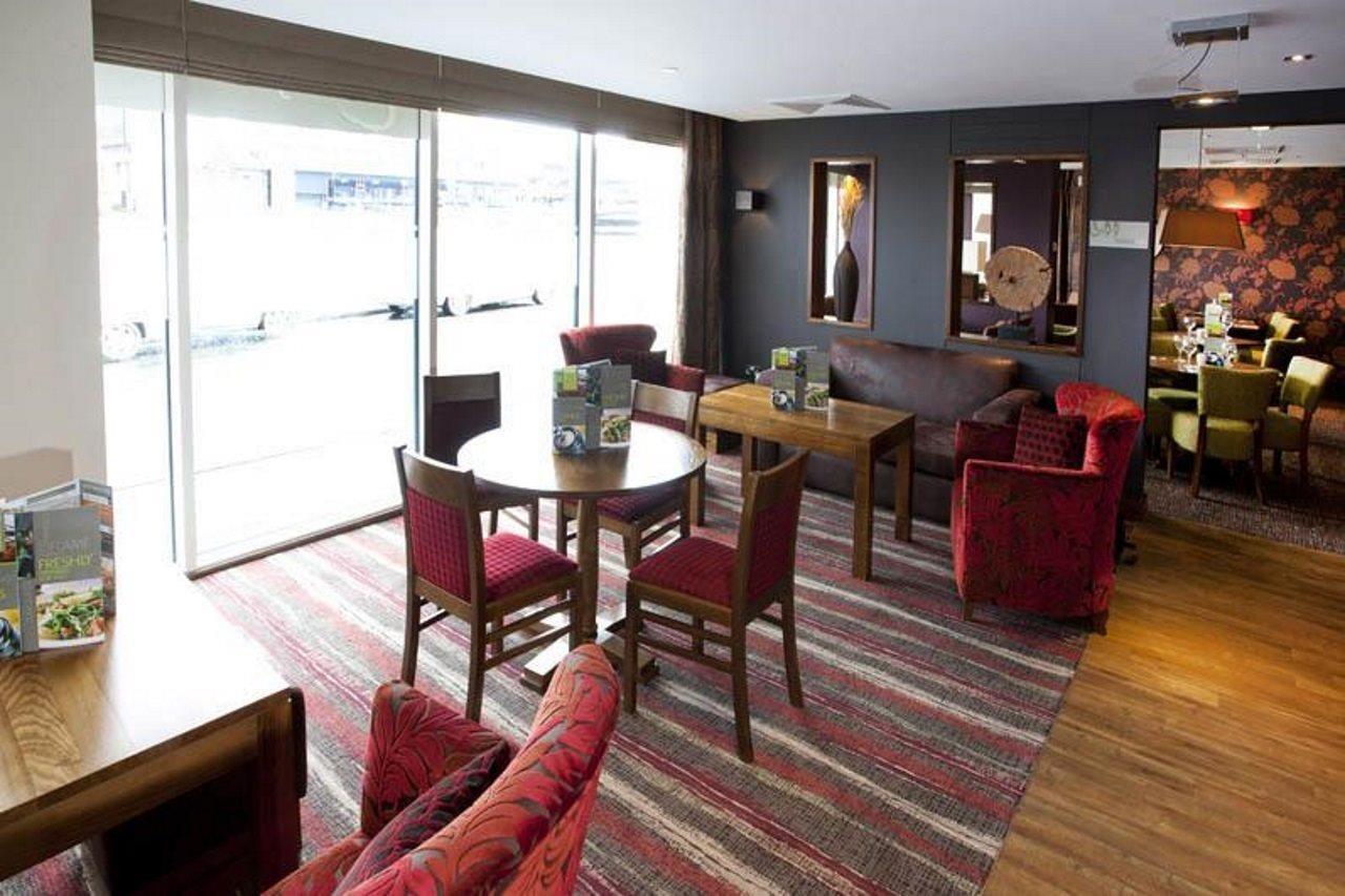 Premier Inn Inverness Centre - River Ness Buitenkant foto
